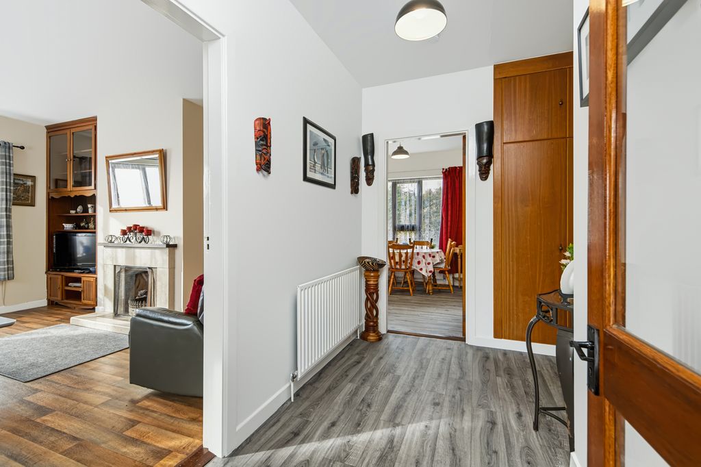 Property photo 3 of 32