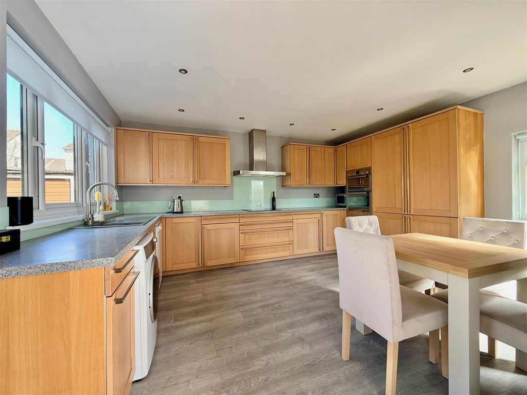Property photo 3 of 14 Kitchen/Diner