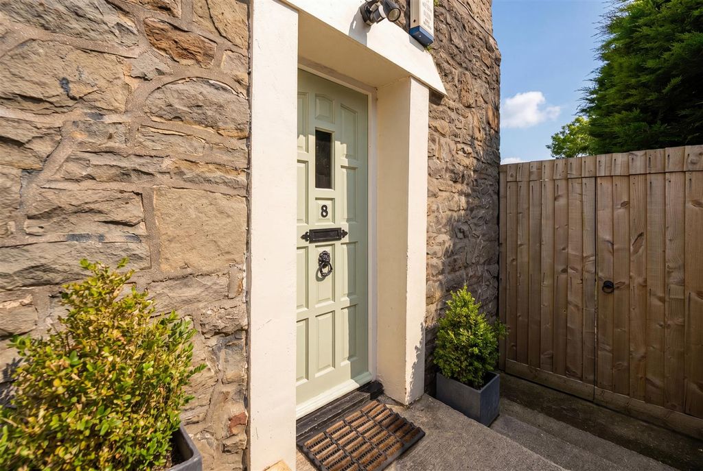 Property photo 2 of 25 Private Entrance