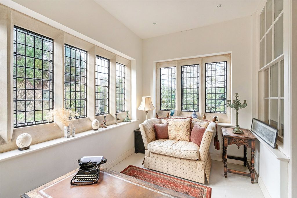 Property photo 3 of 18 Snug