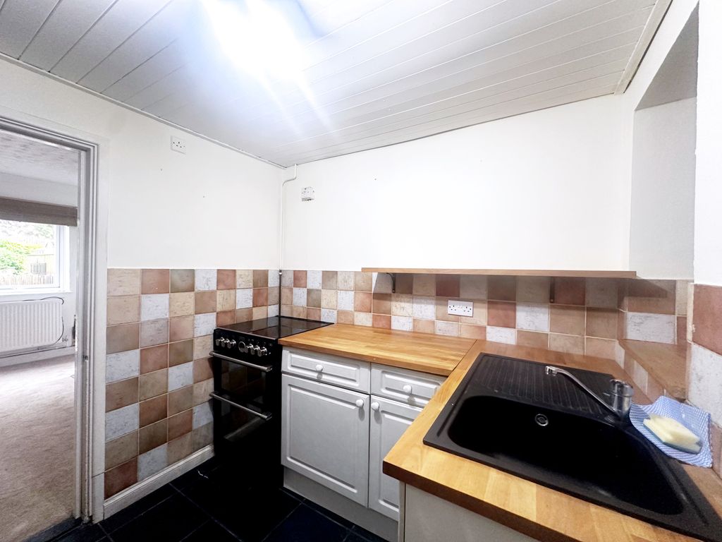 Property photo 3 of 6 Kitchen