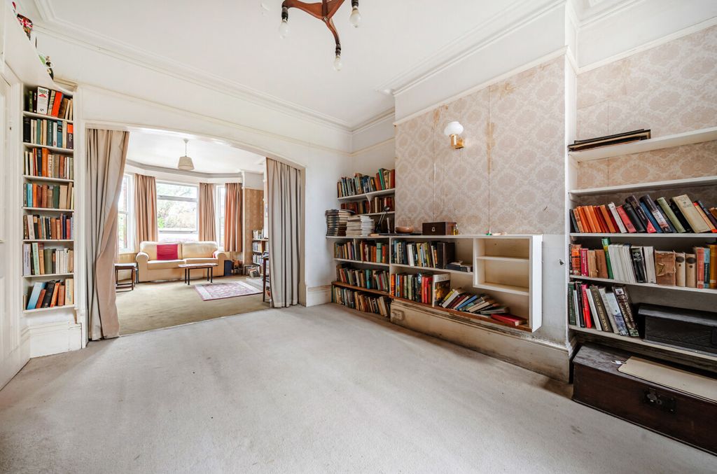 Property photo 2 of 12 1388094-11-694133...