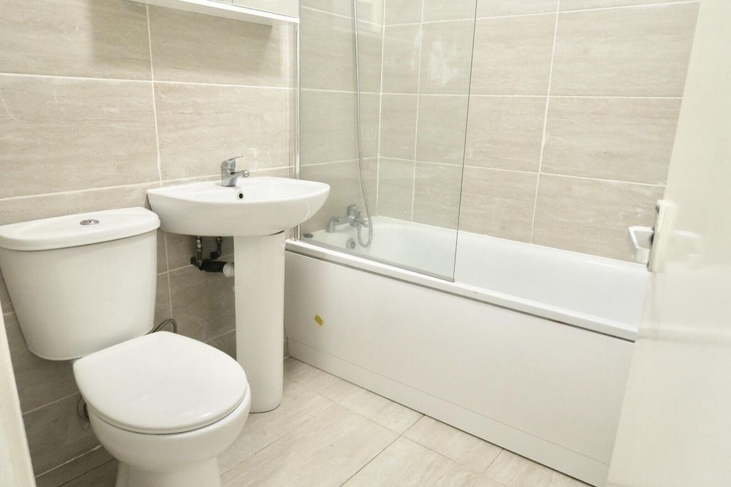 Property photo 2 of 16 Bathroom