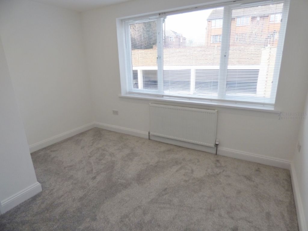 Property photo 3 of 7 P1080811 (800x600)