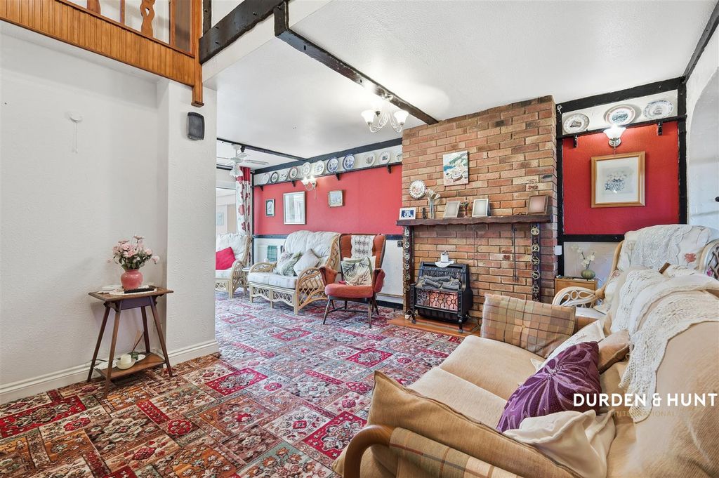 Property photo 3 of 22 Shortcroft