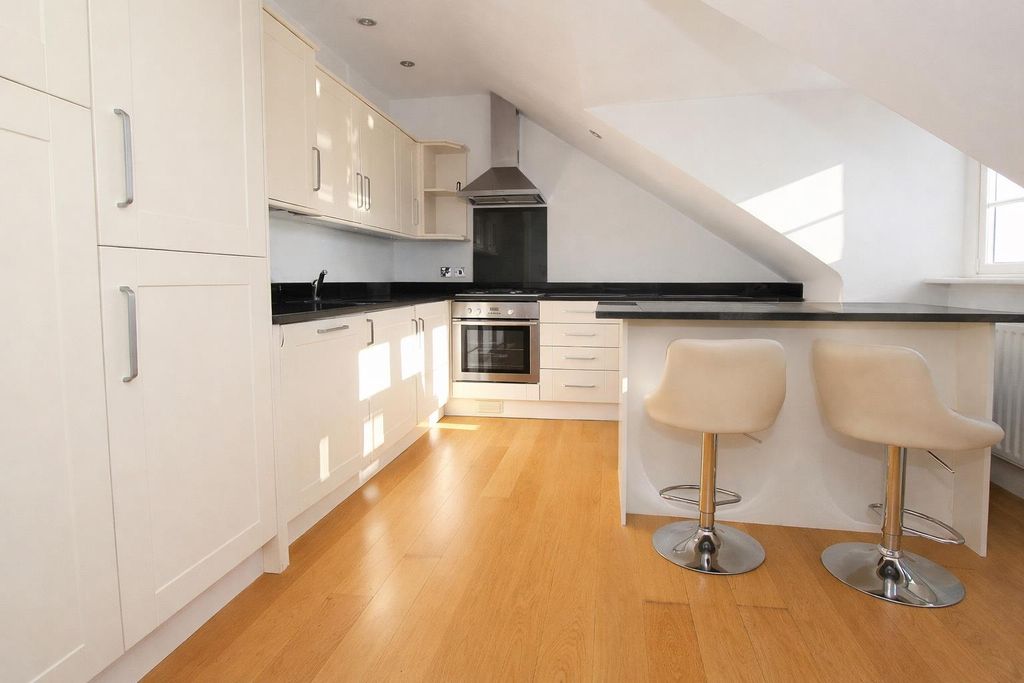 Property photo 3 of 11 Kit.Png