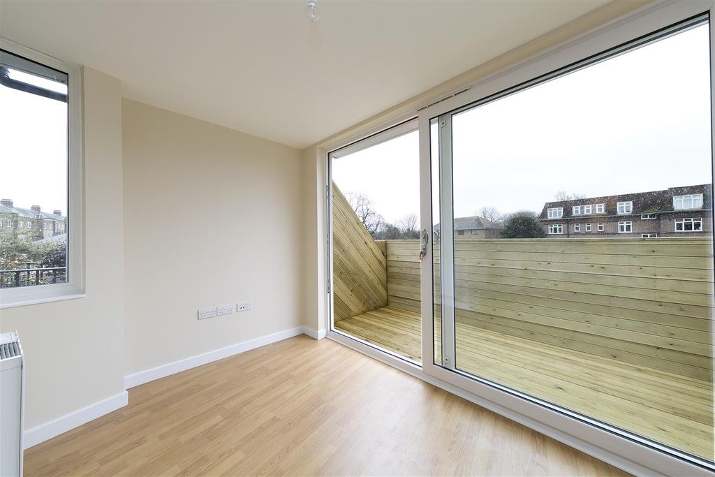 Property photo 3 of 11 57c King Street Parade-03.Jpg