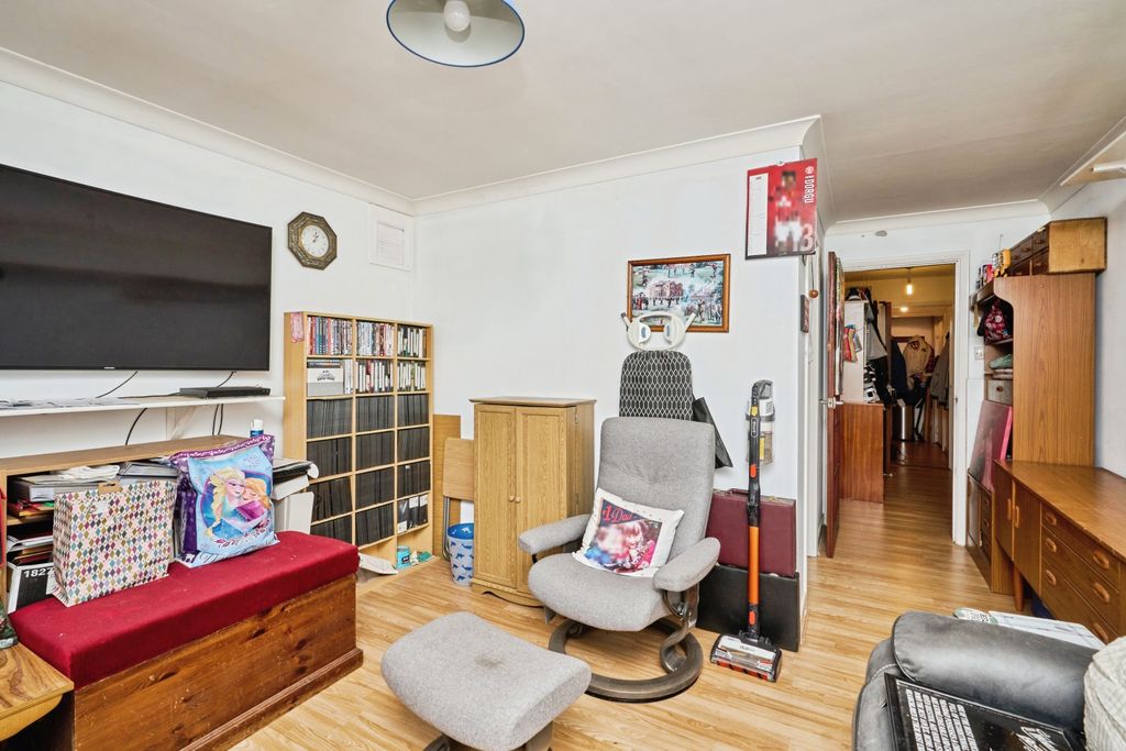 Property photo 3 of 18