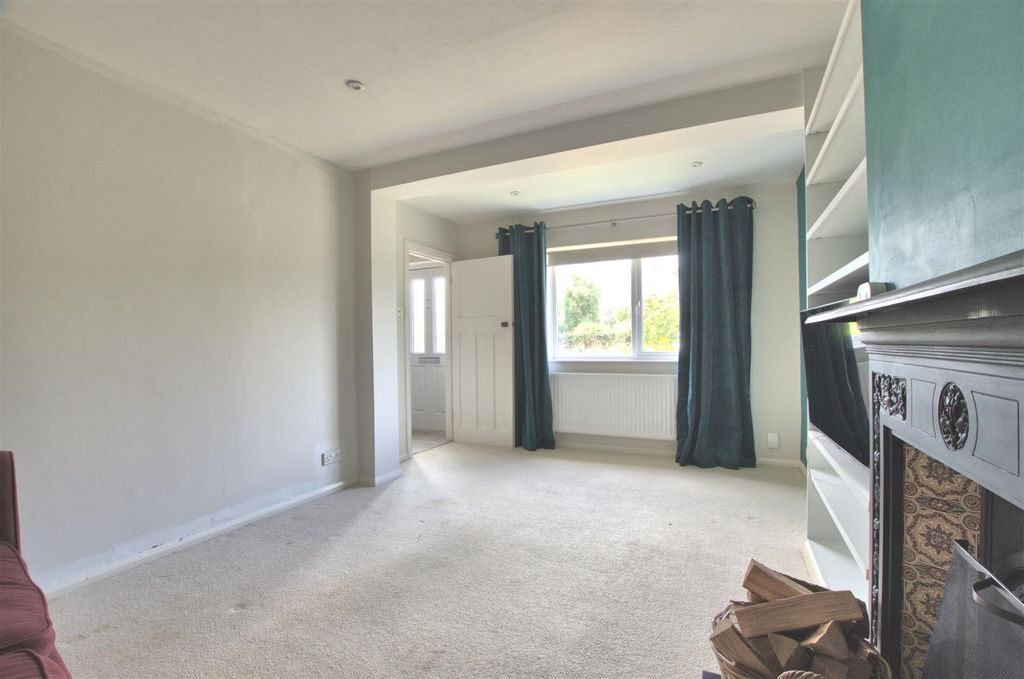 Property photo 3 of 11