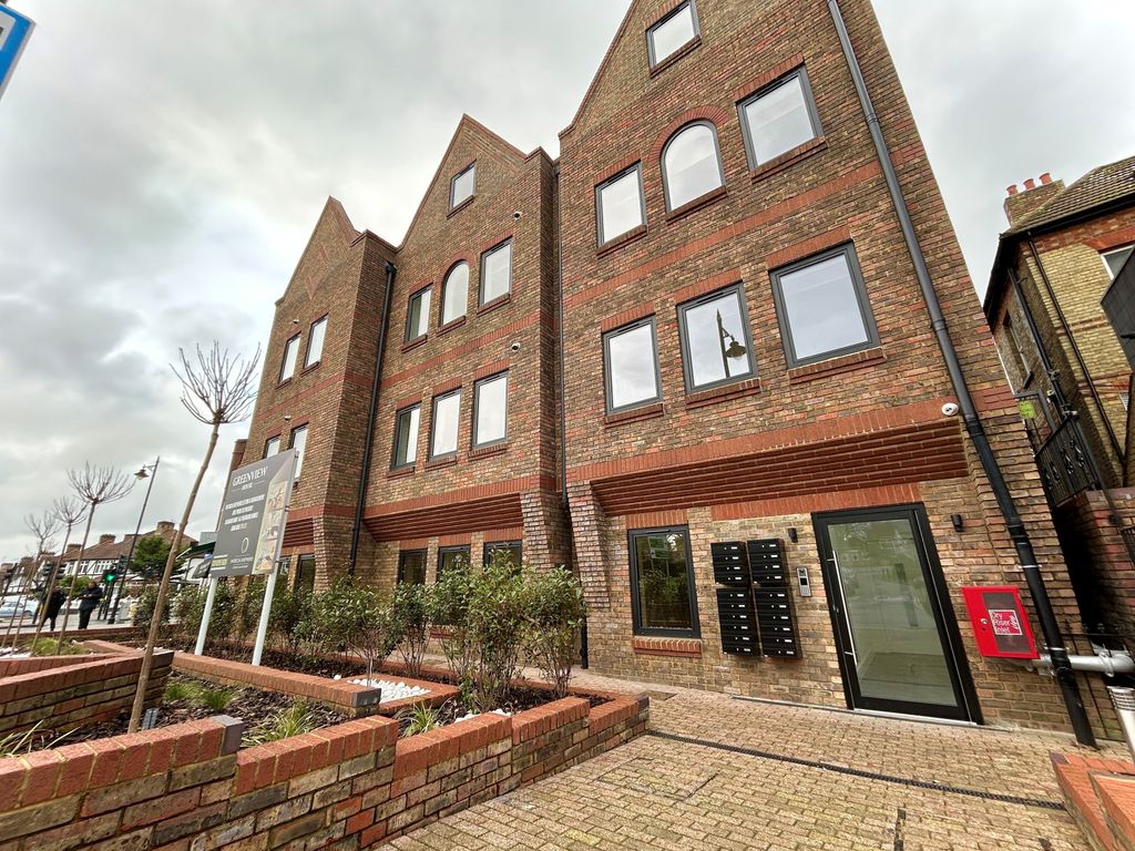 Property photo 1 of 11 2 Bed Flat To Rent Manor Road, Wallington Sm6