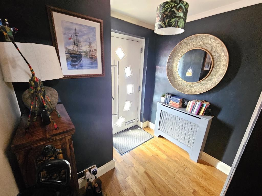 Property photo 3 of 11 Entrance Hall