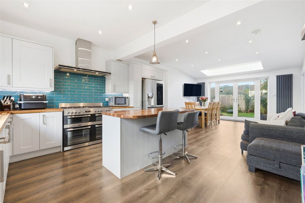 Property photo 2 of 22 Picture No. 28