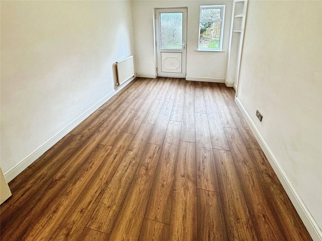 Property photo 3 of 9 Dining Room