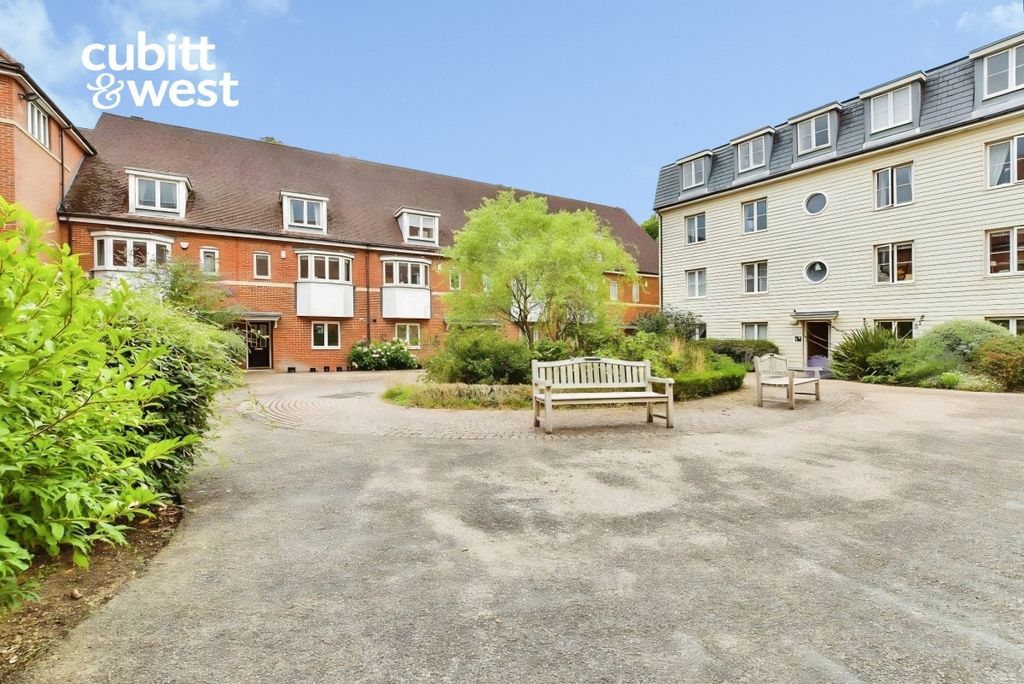 Property photo 2 of 11 2