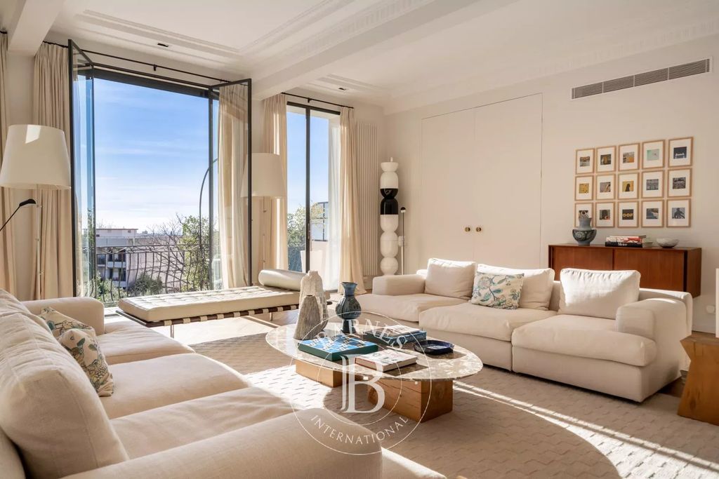 Property photo 2 of 34