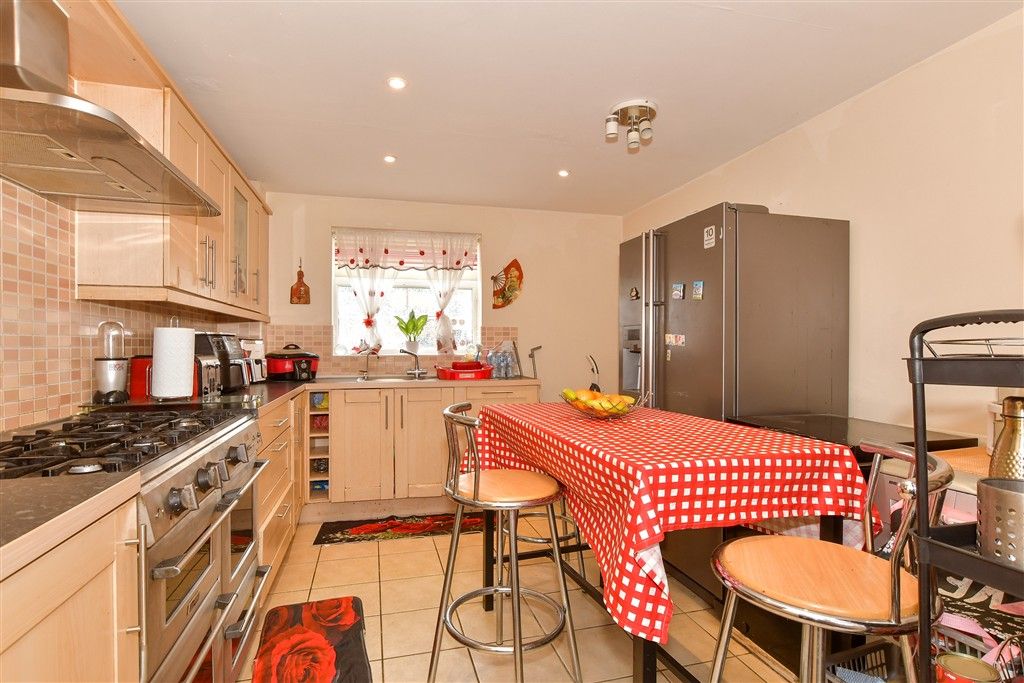 Property photo 3 of 17 Kitchen