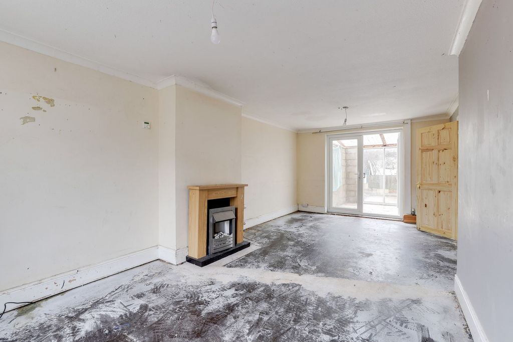 Property photo 2 of 20