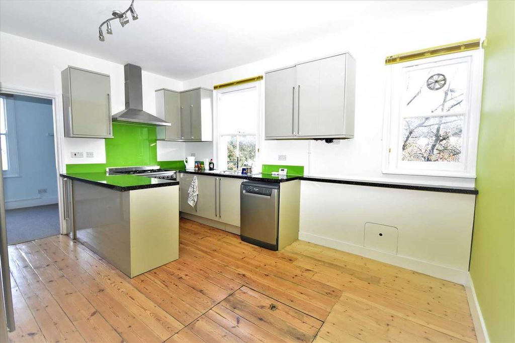 Property photo 2 of 10 Kitchen