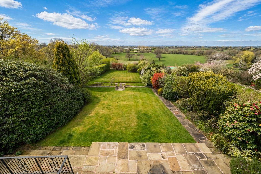 Property photo 2 of 27