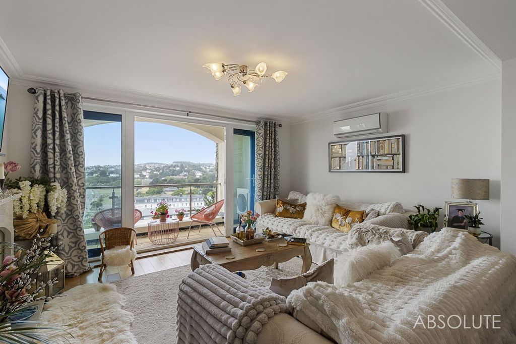 Property photo 3 of 23