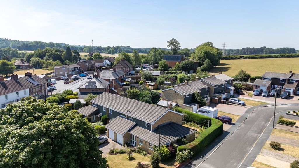 Property photo 1 of 20 St Peters Close Aeriel View
