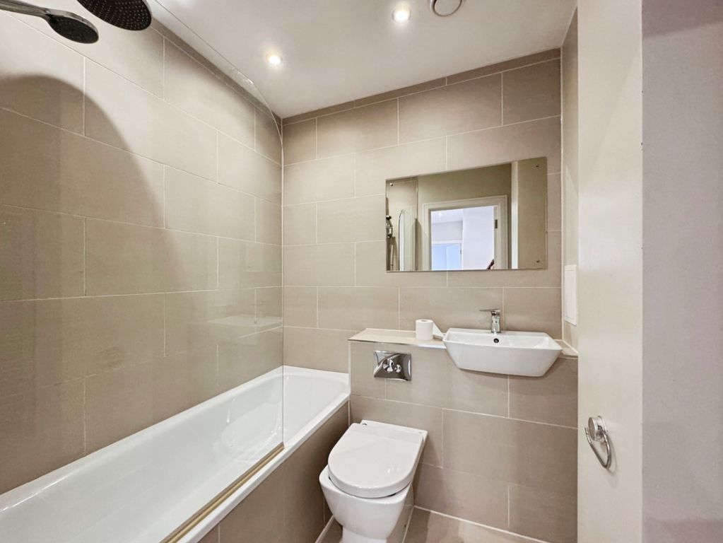Property photo 3 of 8 Bathroom