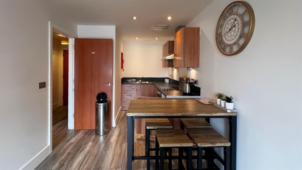 Property photo 3 of 18 87F82c903F9F2455c7ce5936d394E664.Jpg