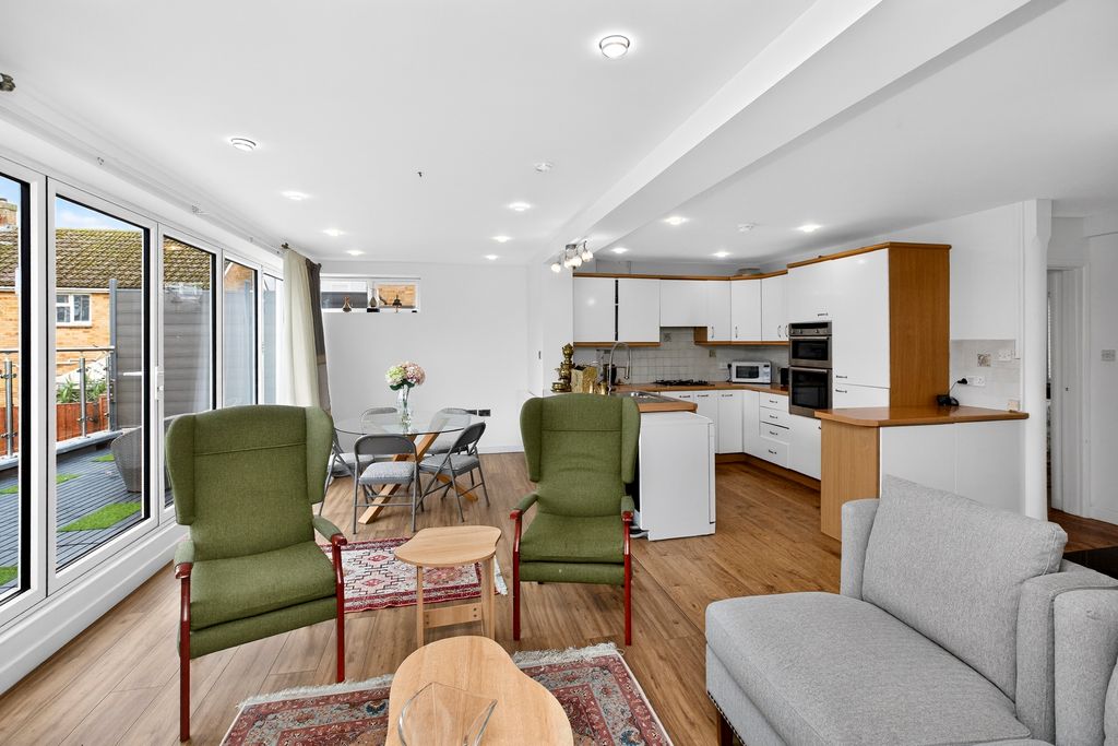 Property photo 2 of 20