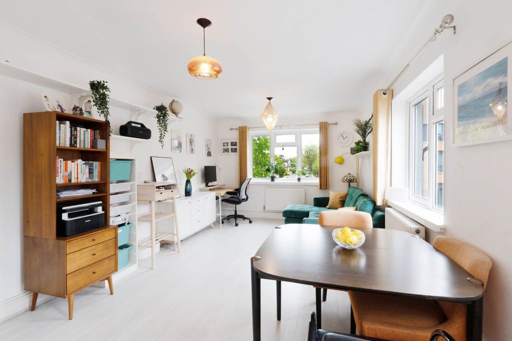 Property photo 2 of 8