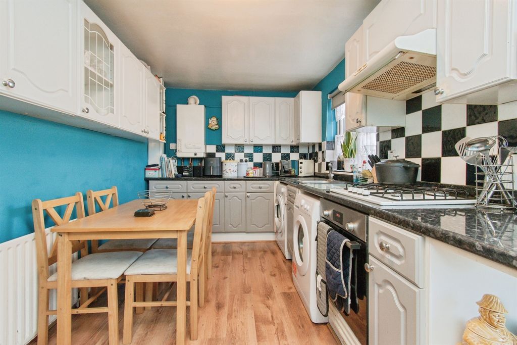 Property photo 2 of 17