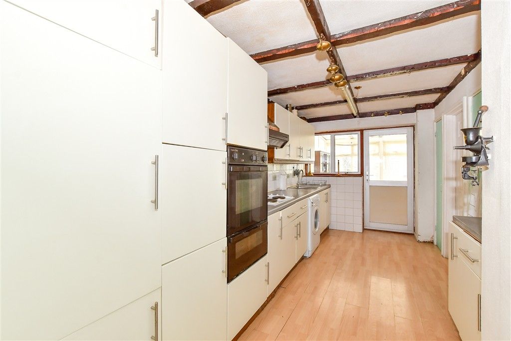 Property photo 2 of 10 Kitchen