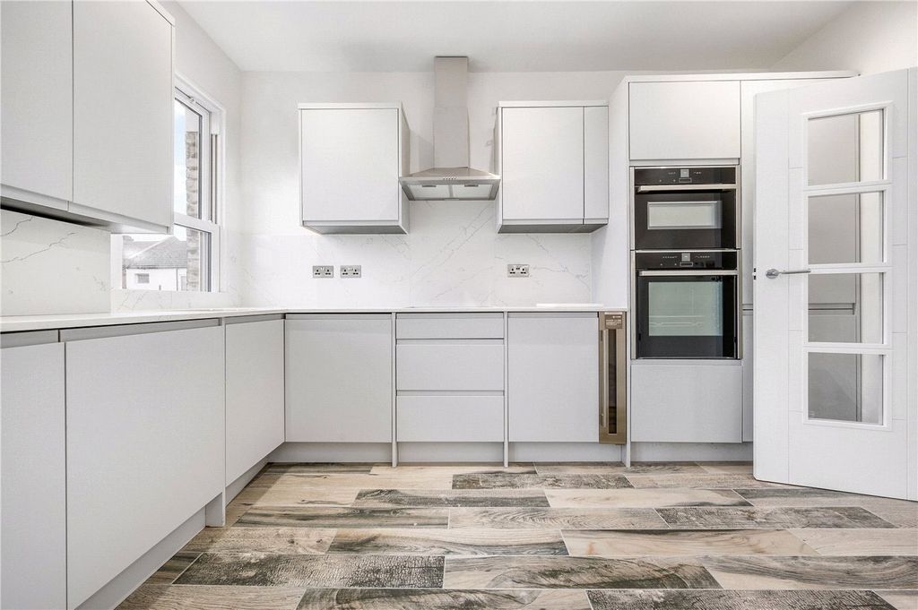 Property photo 3 of 16 Kitchen