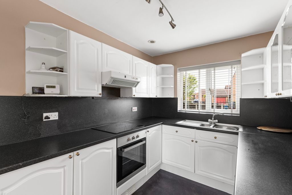 Property photo 2 of 13 Kitchen