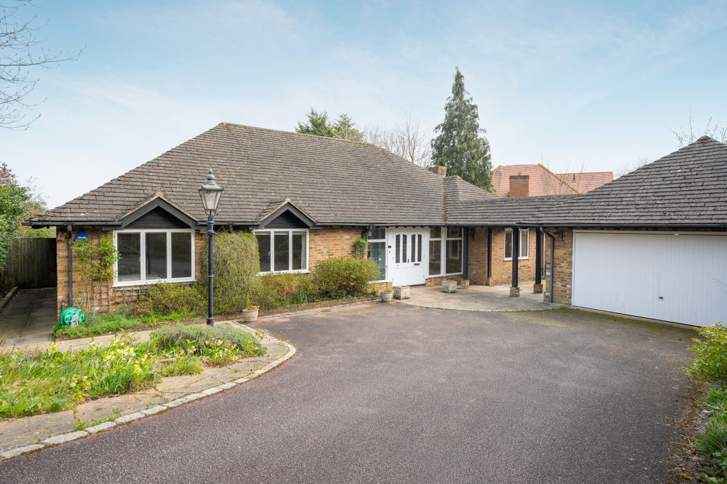 Property photo 1 of 19 4 Latimer Way-1