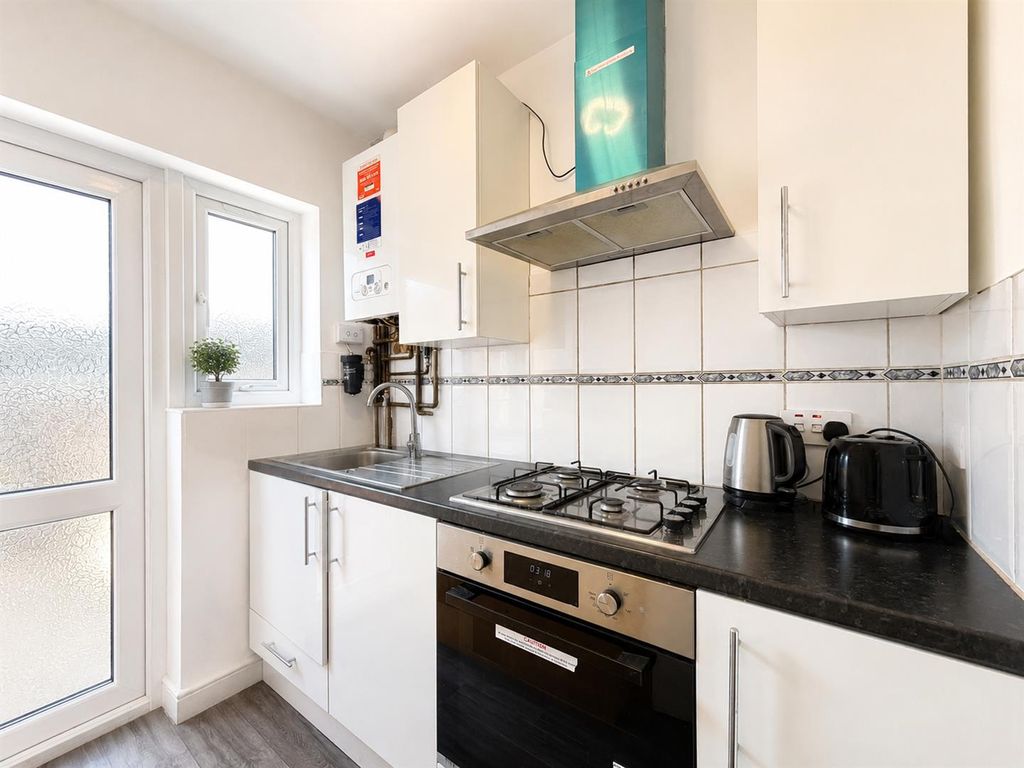 Property photo 2 of 7 Kitchen