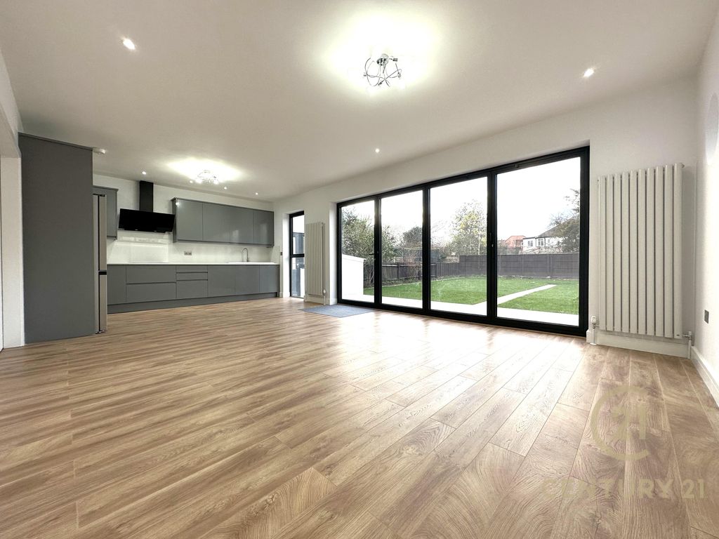 Property photo 2 of 27