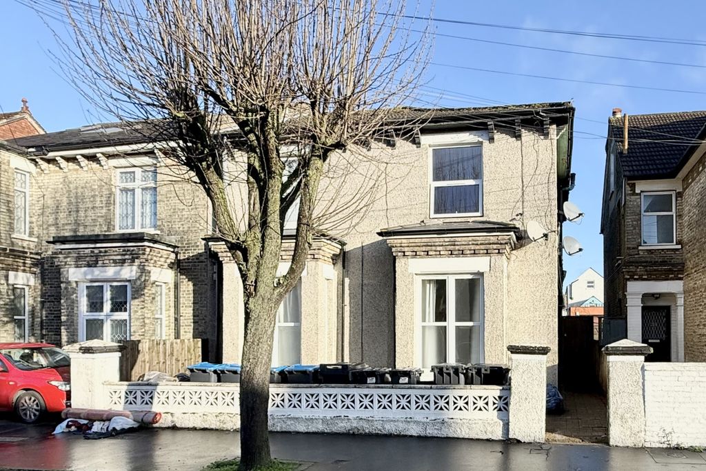 Property photo 1 of 8 1