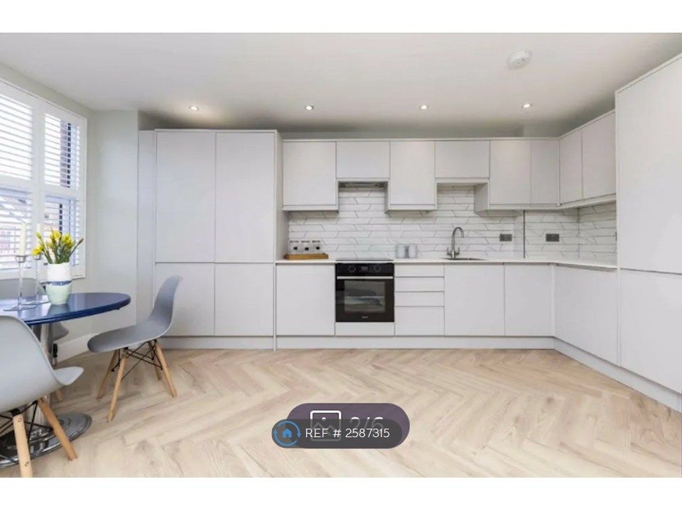 Property photo 2 of 6 Kitchen 2
