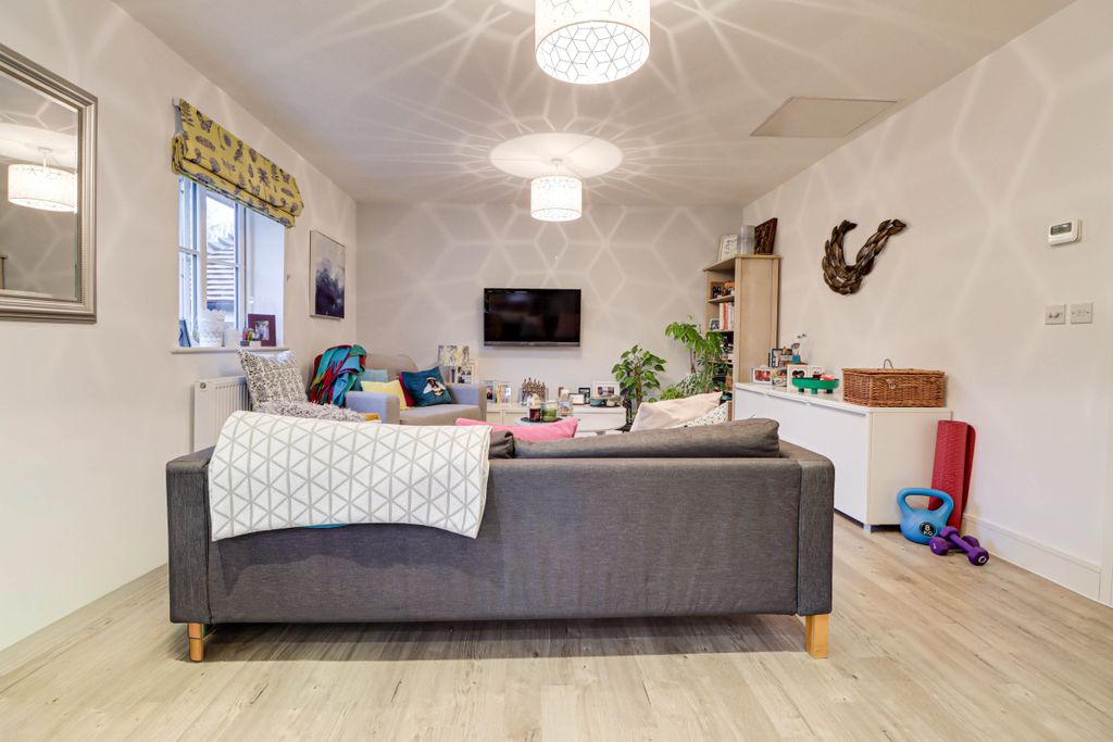 Property photo 3 of 10 Lounge