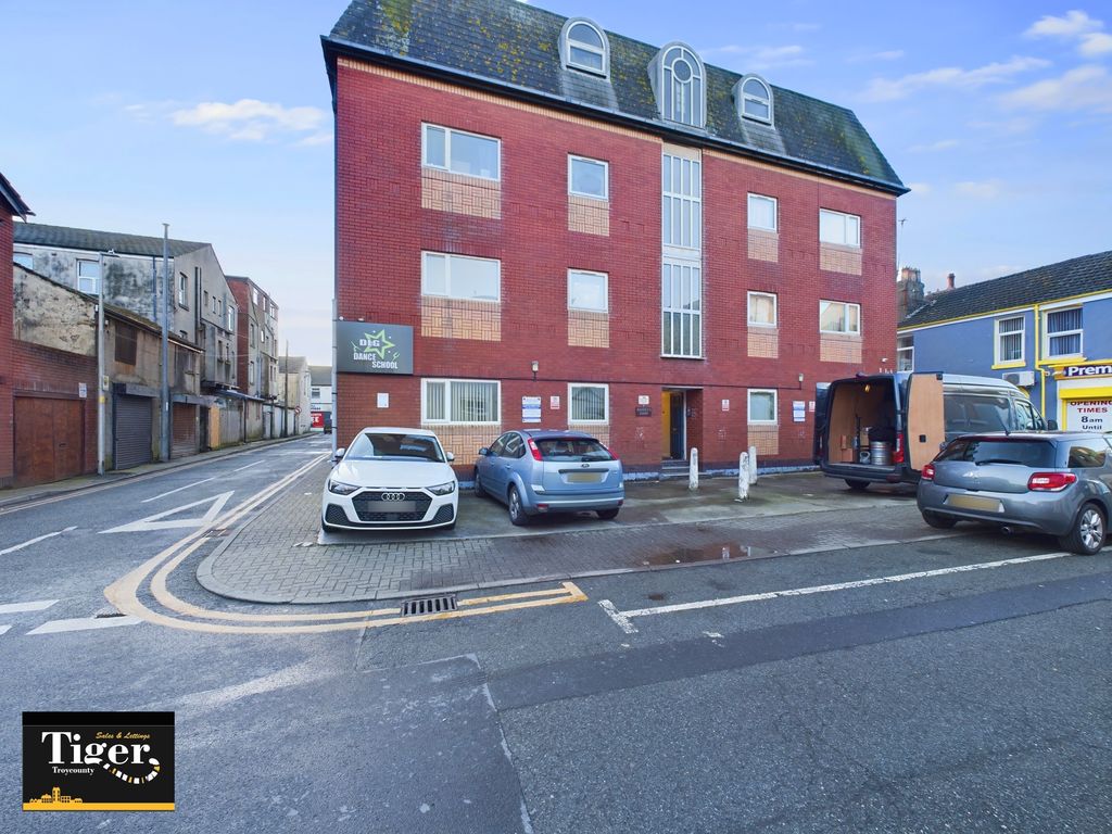 Property photo 1 of 14 Cam03440G0-Pr0263-Still010