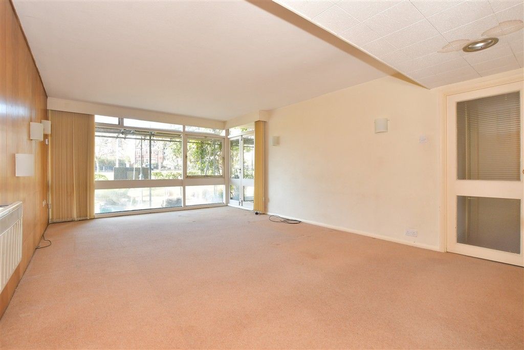 Property photo 3 of 9 Lounge/Diner