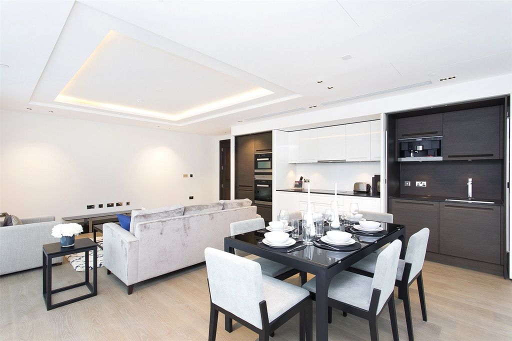 Property photo 1 of 12 Trinity House