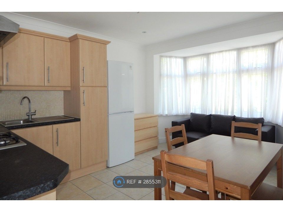 Property photo 2 of 7 Kitchen &amp; Lounge