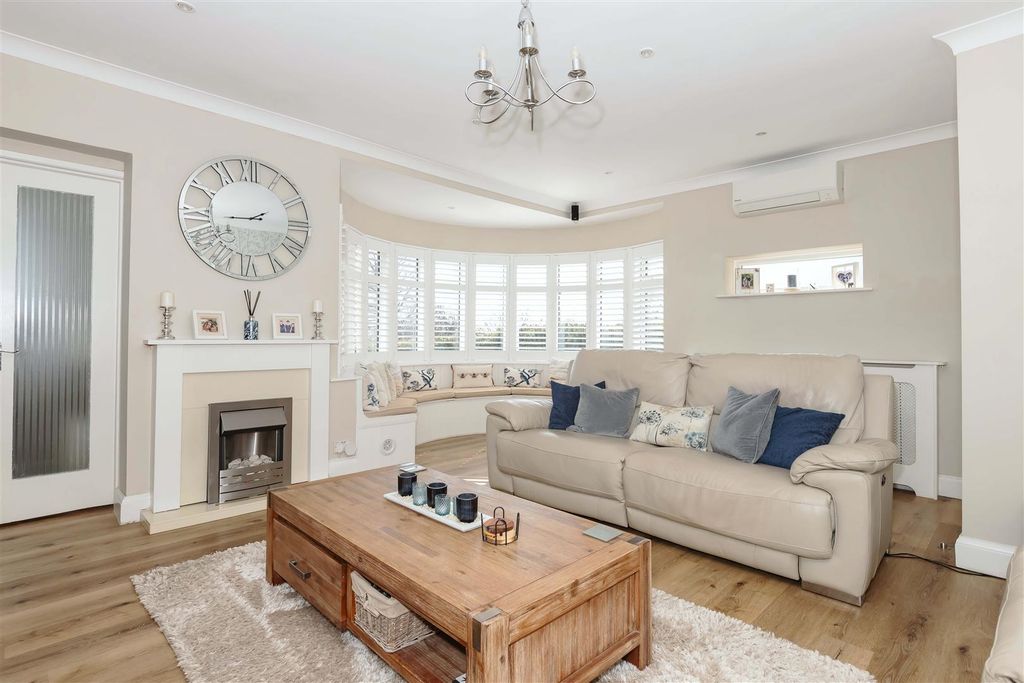 Property photo 3 of 29 Woodland Avenue_25.Jpg