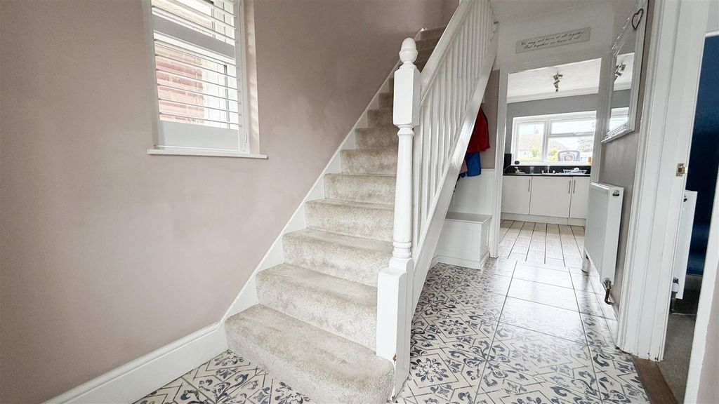 Property photo 2 of 22 Entrance Hallway