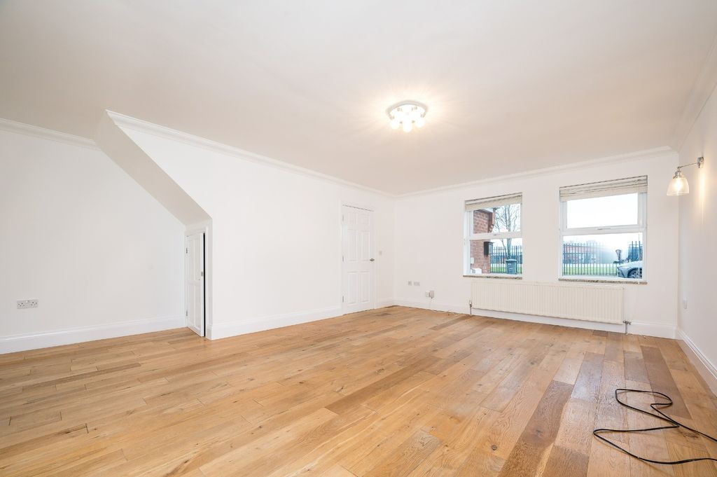 Property photo 3 of 17 5209602