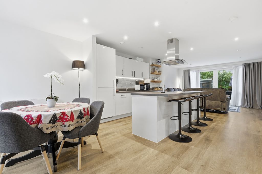 Property photo 2 of 21