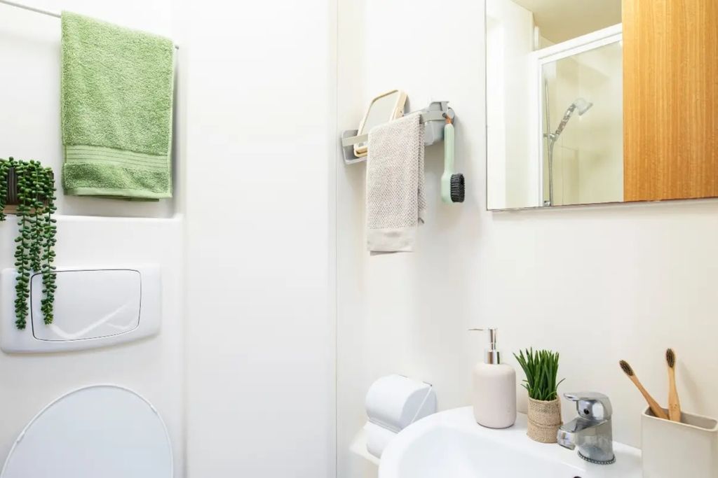 Property photo 2 of 8 Bathroom