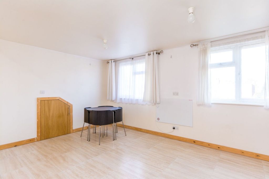 Property photo 1 of 4
