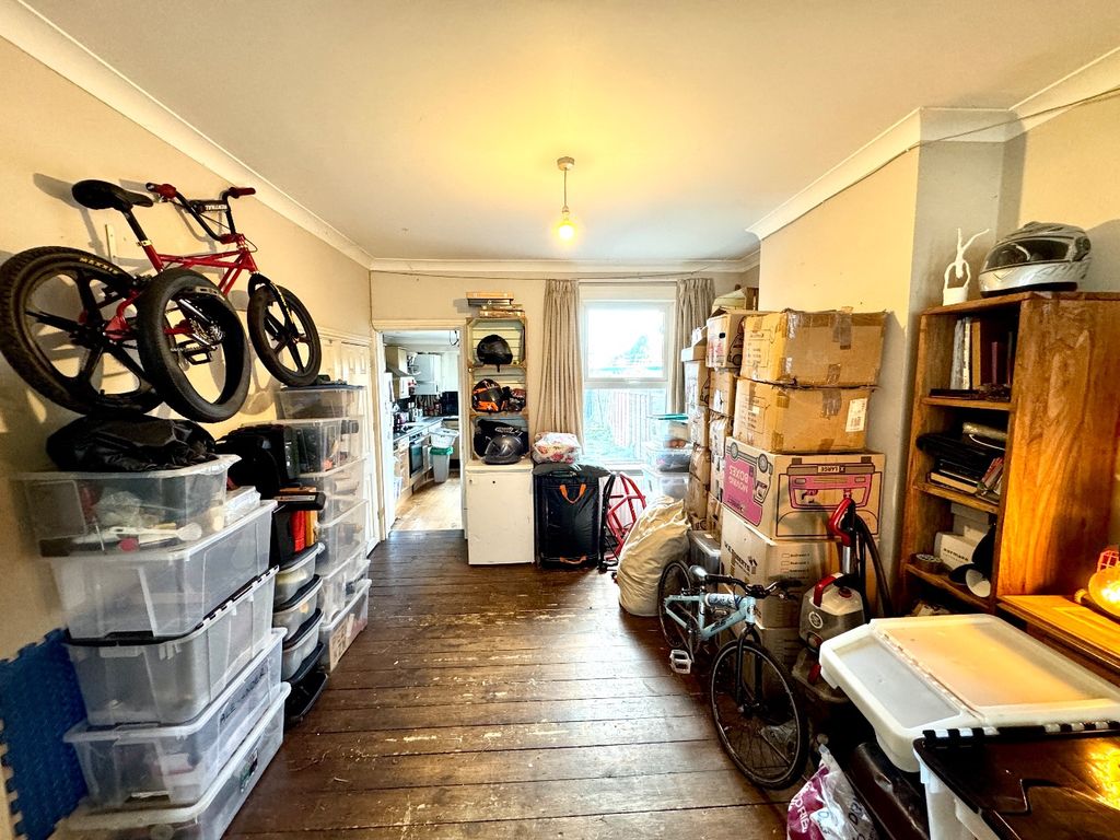 Property photo 3 of 13 4595757